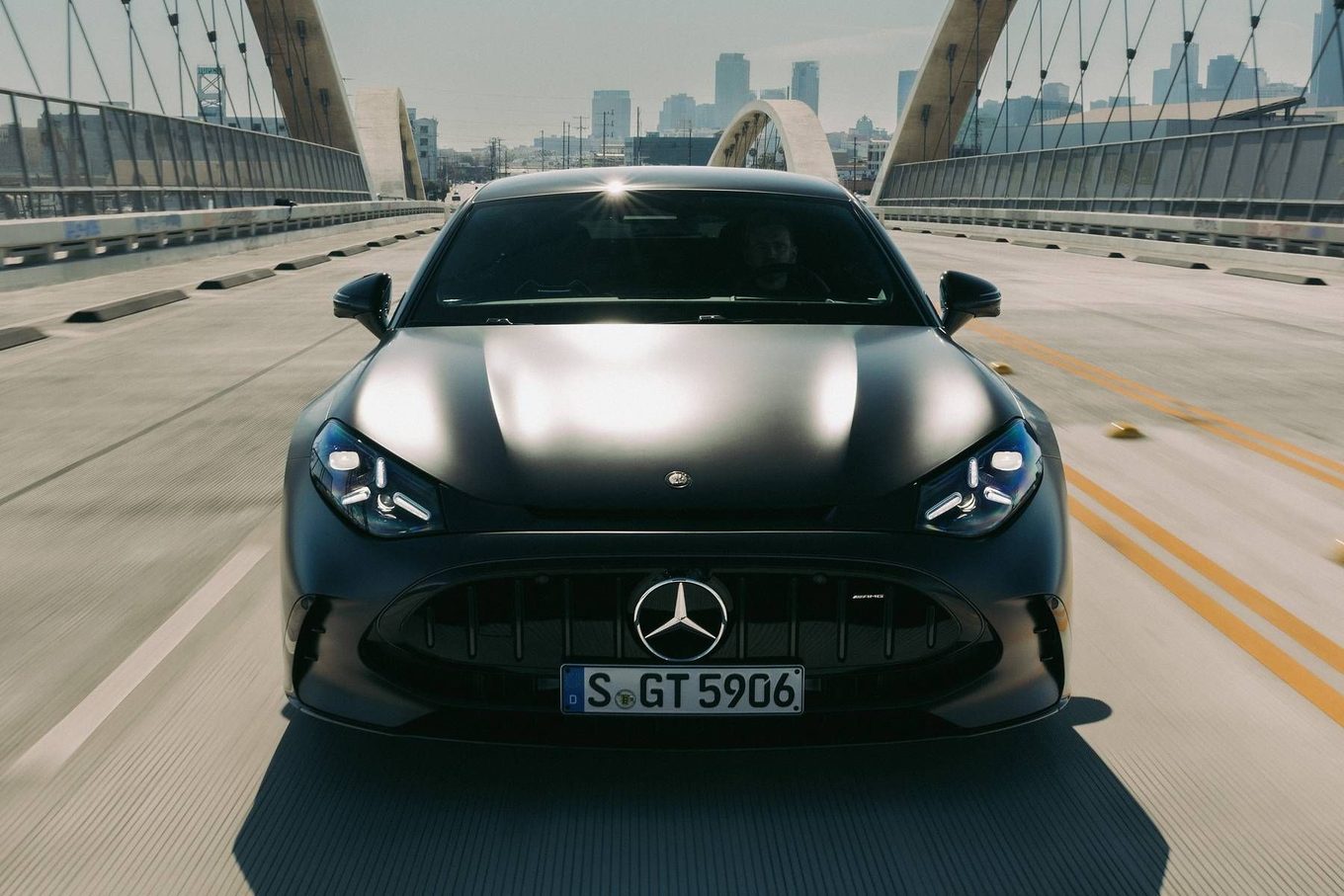 Mercedes-Benz GLA · AMG GT 4-Türer