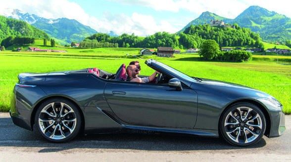 Frech und elegant zugleich: der LC 500 im Greyerzerland.