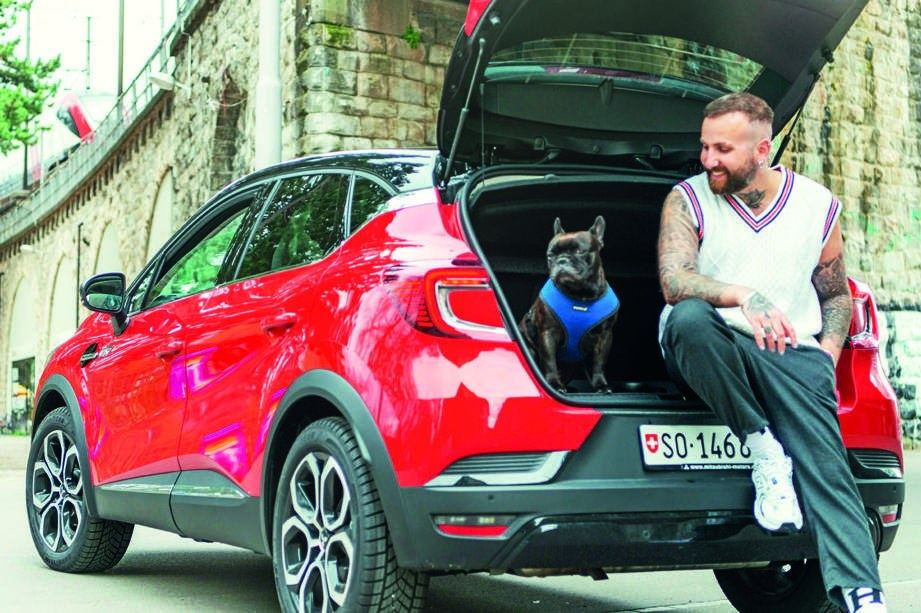 Aramis hat das Fahrzeug schon in Beschlag genommen.