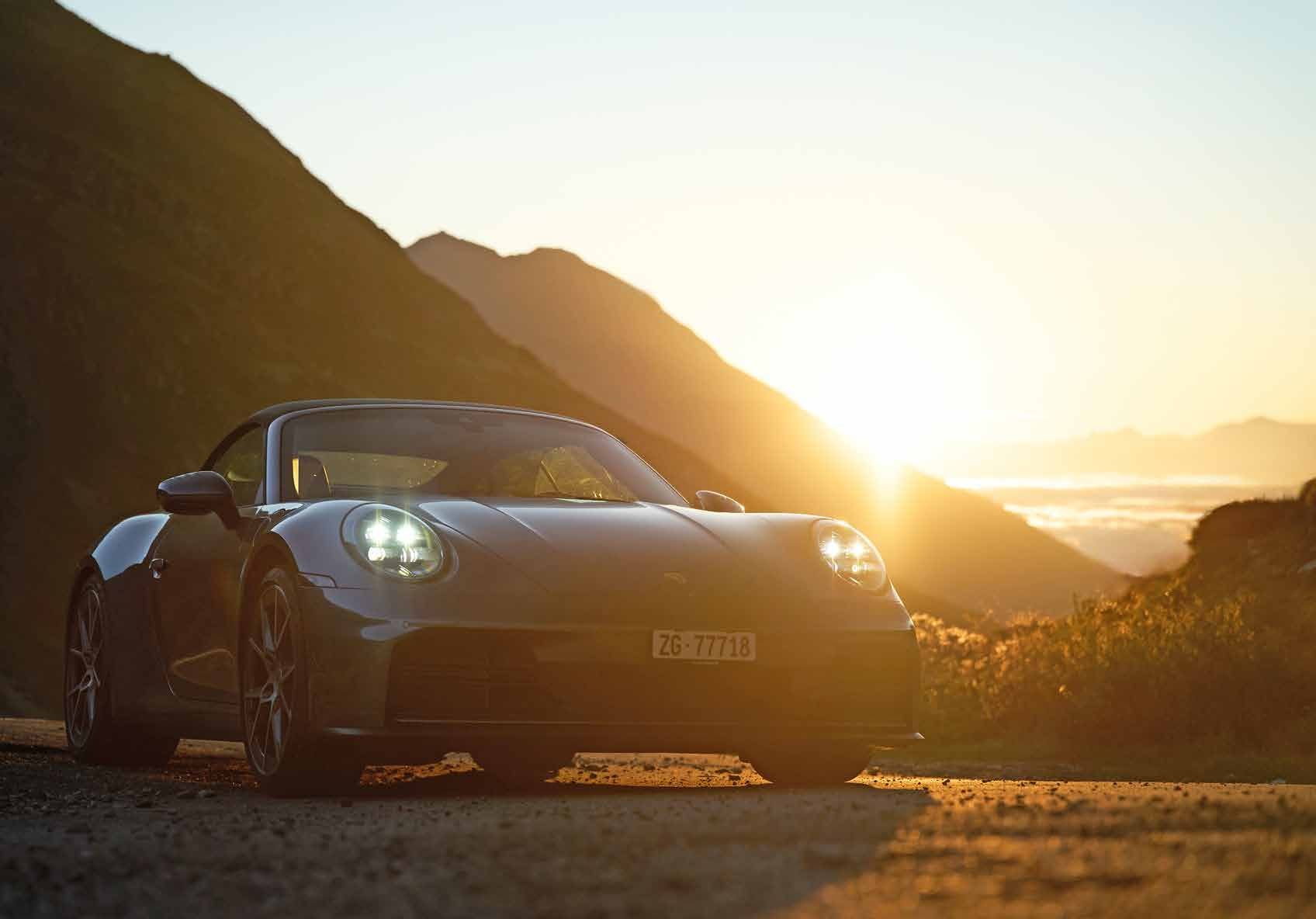 Porsche 911 Carrera T Cabriolet im Abendlicht auf einer B&uuml;ndner Passstrasse
