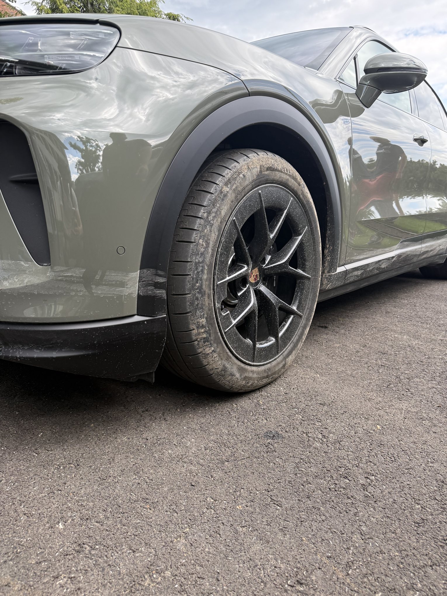 Nach dem Gelände: Die sportliche Felgen-Reifen-Kombination hat es überstanden.