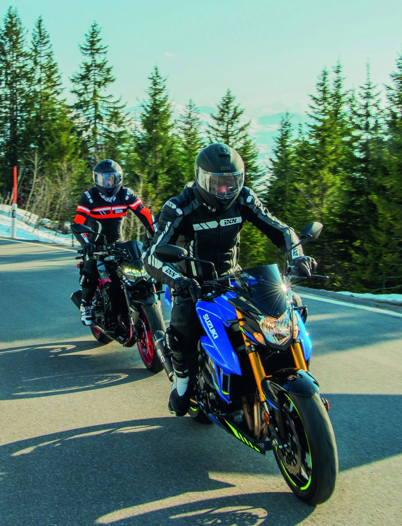 Suzuki × Kawasaki im Duell: Mann und Maschine