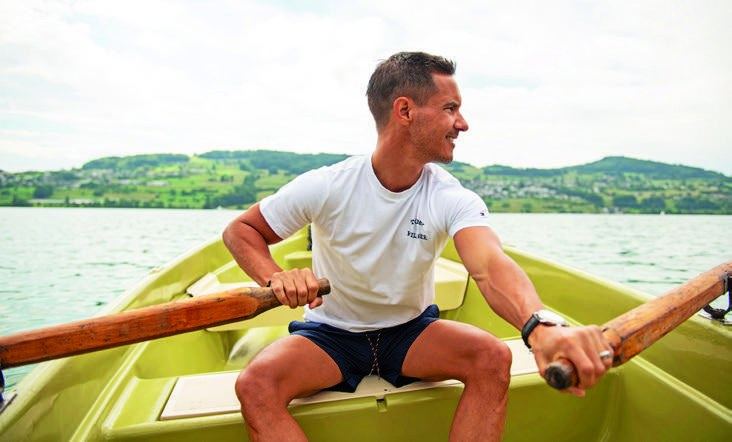 Genau wie das E-Ruderboot kombiniert der C-HR zwei Antriebe.